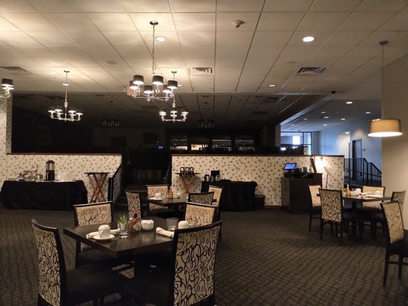 Altitude Restaurant / Crowne Plaza Milwaukee South