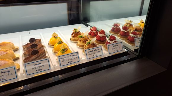 A selection of cakes in the cafe area downstairs. Did like the Mango and Earl Grey mousse ( 25% diamond discount applied)