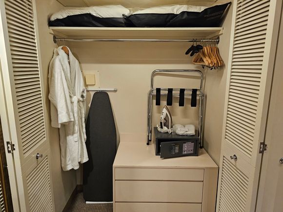 Powder room - closet space