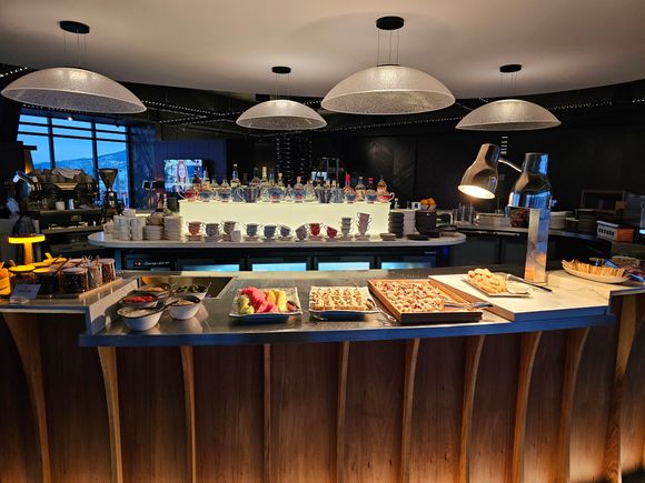 Lounge - evening drinks and canapés