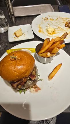 Burger and Fries - WOW, better than Rodeo Goat. And the fries, if you are familiar with the Heston Blenenthal triple cooked chips, I think a similar preparation was applied here. I wish JFK Chelsea could do the same.
