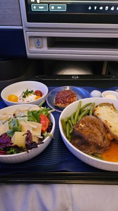 beef is overcooked (100% well done) 7/10
salad was weird 3/10
cheese was terrible 2/10
bread is hard to chew 2/10