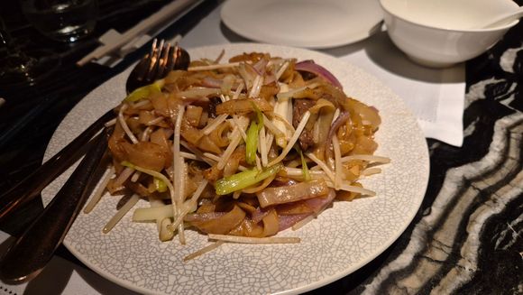 Flat rice noodles with Angus beef