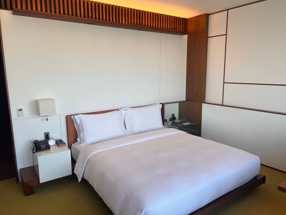 Andaz Tokyo 1 king bed bay view room