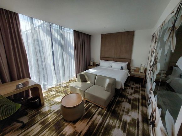 Standard Room - High Floor / Crowne Plaza Singapore Changi