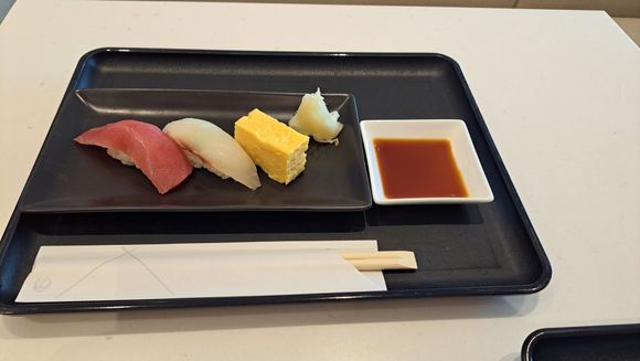 3 piece sushi set at JAL F lounge (QR code menu ordering ) HND June 2025