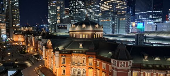 part of tokyo station from the Kitte roof garden ( very nice views)