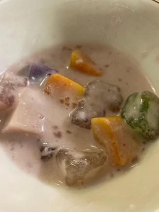 Dessert : bubor cha cha , you can make out the sweet potatoes 