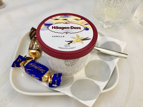 Ice cream and chocolates. The presentation is cheap, other airlines offer the same kind of tubs in Y.