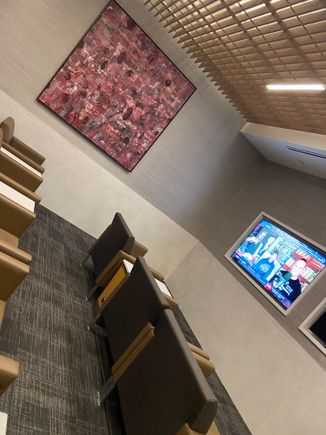 They use the flagship lounge as AC overflow space when it is needed. Still very nice of her to tell me to relax on my own here and giving me a chance to check the space out. She offered it , I was very surprised. Great service by the DFW AAngels here this morning 