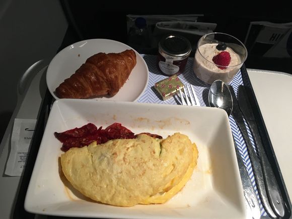 LHR > DUB ( no night stop). Late Oct. veggie. I thought they could at least have added mushrooms. It was tiny. 