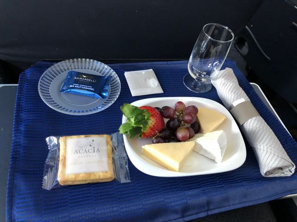 UA 2270 tpa to ewr today. App said it was lunch but only a snack was served. Other option was a vegetarian wrap. I enjoyed it, but they need to be accurate 