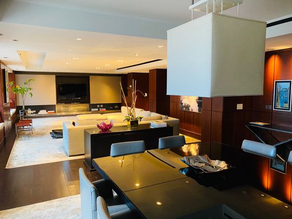 There’s a fireplace under the tv!