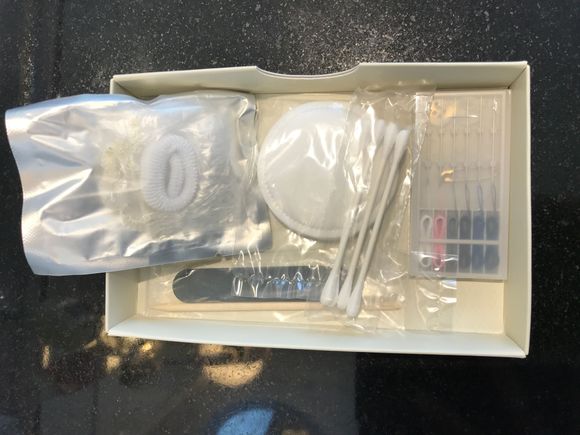 Bathroom: amenity box hascreturned