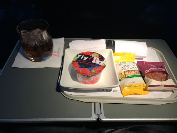 Breakfast service on 700-899 mile AA flight. DL would be well served to offer something like this on flights over 600 miles. When it comes to premium feel and service in domestic first, AA demolishes DL.