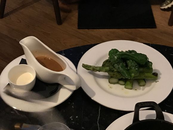 Asperagus with piment vert & complimentary sauces