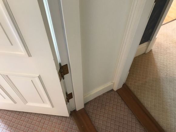 Connecting door between this room and the next door suite - insulation reasonable 