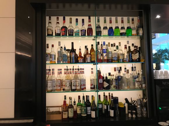 Bar drinks .... none available in the lounge ....
