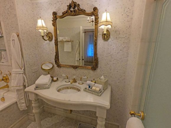 Main vanity