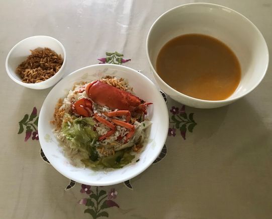 Lobster with rice and soup ( pao fan )