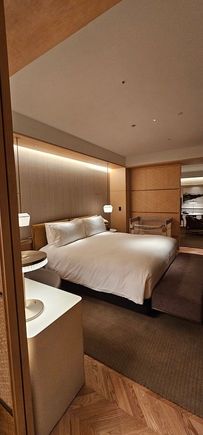 Deluxe Suite - Bed