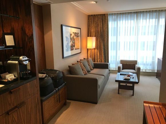 Spacious seating area with comfortable furniture 