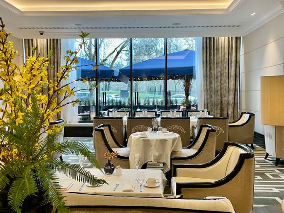 Lobby bar