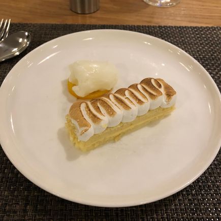 Lemon curd cake with yoghurt sorbet 