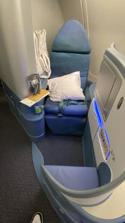 Old classic AC pods. 1-1-1 Herringbone, weird layout. But comfy. This was my very first lie flat almost 10 years ago lol