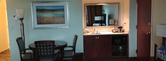 Dining and wet bar area