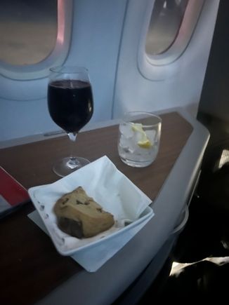 And three cookies to end the flight. 