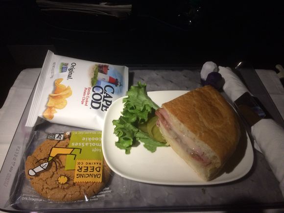 SEA-JFK ham sandwich. At least they sprung for a dancing deer cookie for the TCON🙄
