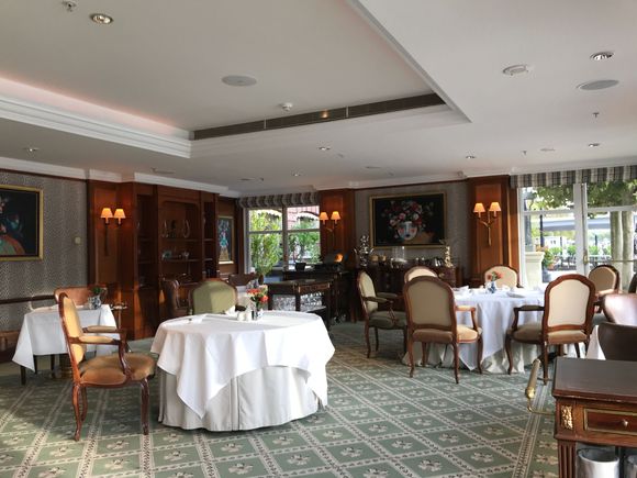 Amstel restaurant hosts a max of 36 persons so enough space for social distancing 