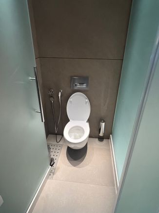 Al Mourjan Lounge Shower Room Toilet