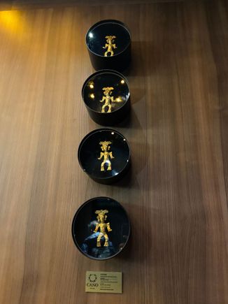 They have this gold art all over the lounge 
