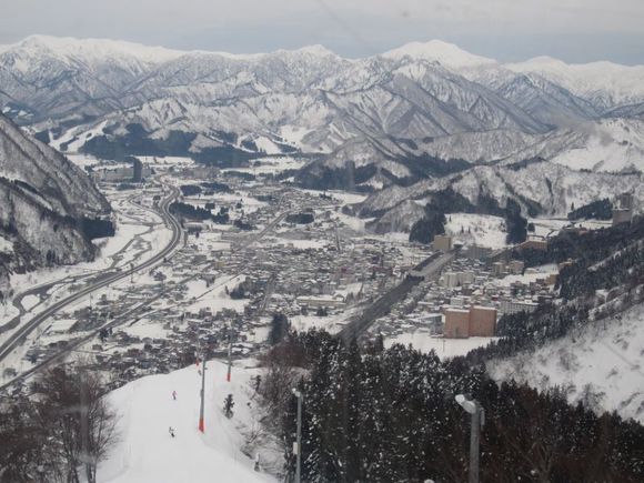Echigo Yuzawa from Gala.  The course below takes you down to the bullet train station and is one of the few beginner-rated runs I've seen in Jpn that actually should be rated intermediate.