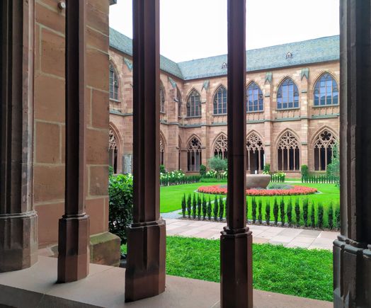There is a cloister behind Mainz cathedral 