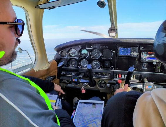A look at the control panel in the Piper aircraft 