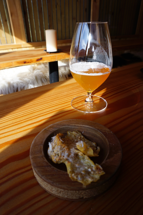 Flaked cod and chips, Raest Fisk beer