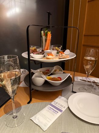 Canapés and drinks 