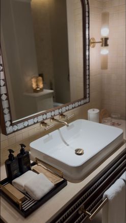 Junior suite bathroom