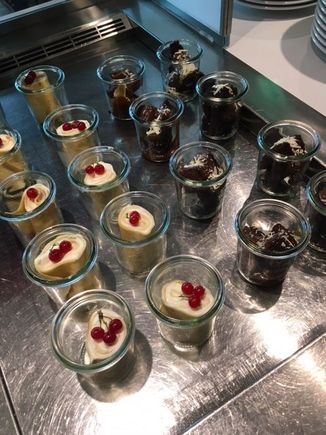 Club lounge: desserts