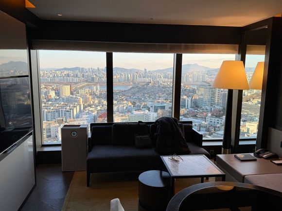 Suite living room