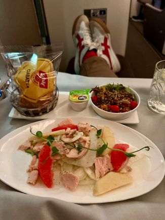 BA2231 LGW-BKK 1st meal starter: salmon, fennel, and citrus salad. Served with a small quinoa side salad and a Schär gluten free roll (cold, despite being packaged in “ovenable” wrapper). The best course of the trip, despite the cold roll, fresh flavoured and a good size.
