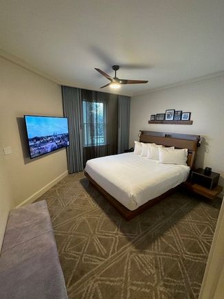 Junior suite bedroom