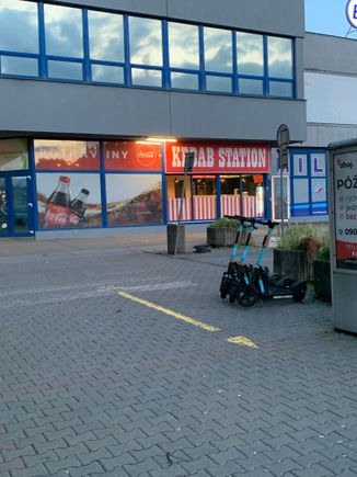 The no-longer open kebab shop. Epic fail.