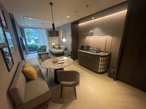 Emerald Suite living room