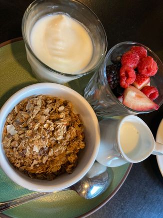 THE HEALTHY  24 CAD
Plain greek yogurt, bowl of berries and crunchy wildflower honey granola or bowl of oatmeal and maple syrup