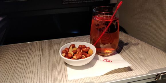 Had the new signature drink. Never tried the older one as the ingredients looked too sweet, but this one sounded alright and it was a nice surprise. Interestingly enough, the SD serving me was going to make me the old one until I mentioned that I was looking forward to try the new one. Had to remind him what the mix of alcohol was.