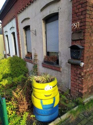 Somebody made good use of old tyres here